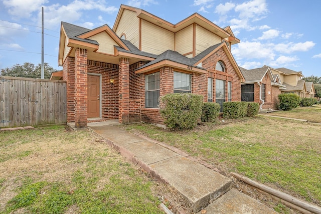 view of front of home featuring a front lawn