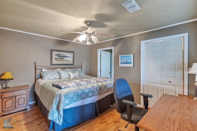 bedroom with crown molding, hardwood / wood-style floors, a closet, and ceiling fan