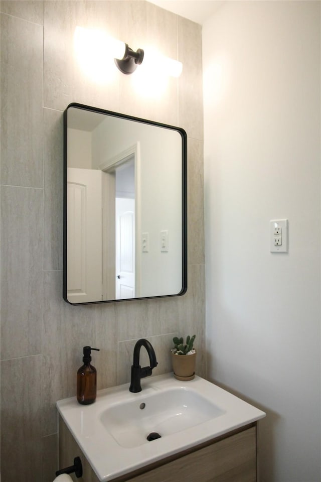 bathroom with tasteful backsplash and vanity