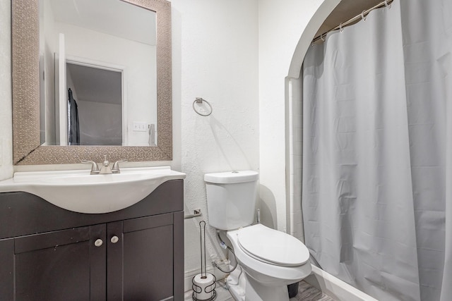 7221 Chinaberry Rd, Dallas, TX 75249 - full bath featuring a textured wall, toilet, vanity, and a shower with shower curtain