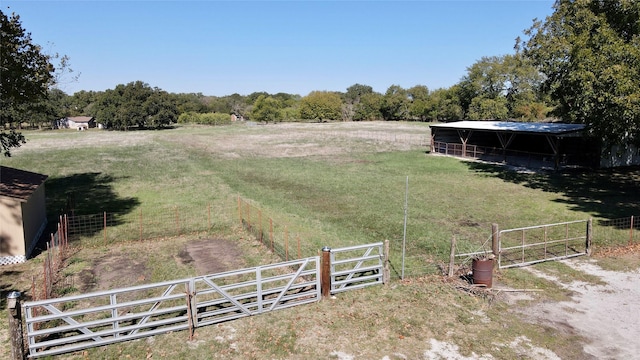 view of yard featuring a rural view