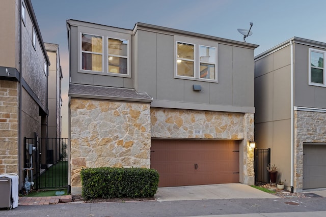 view of front facade with a garage