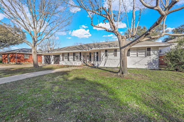 ranch-style home with a porch and a front lawn