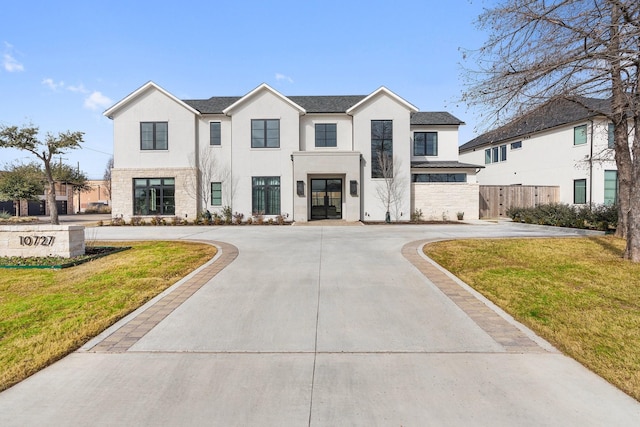 view of front of house with a front lawn