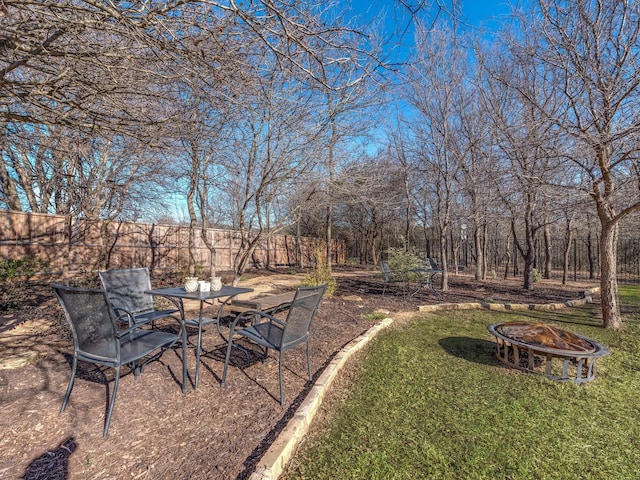 view of yard featuring an outdoor fire pit