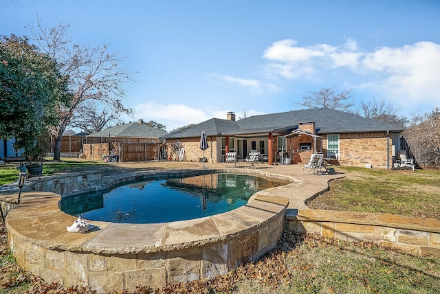 view of swimming pool with a patio and a lawn