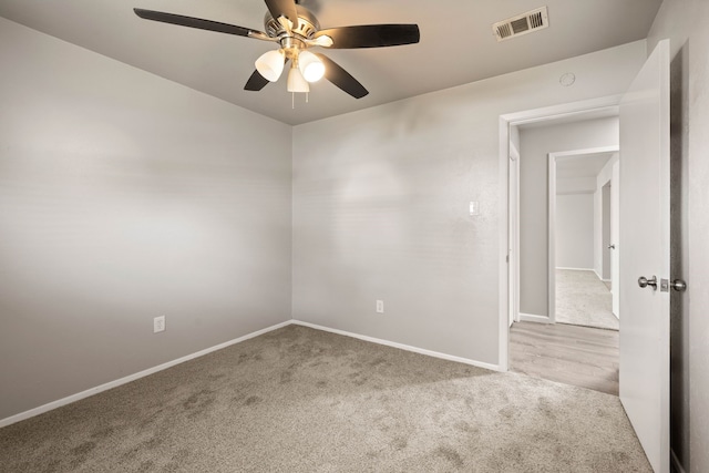 carpeted empty room featuring ceiling fan