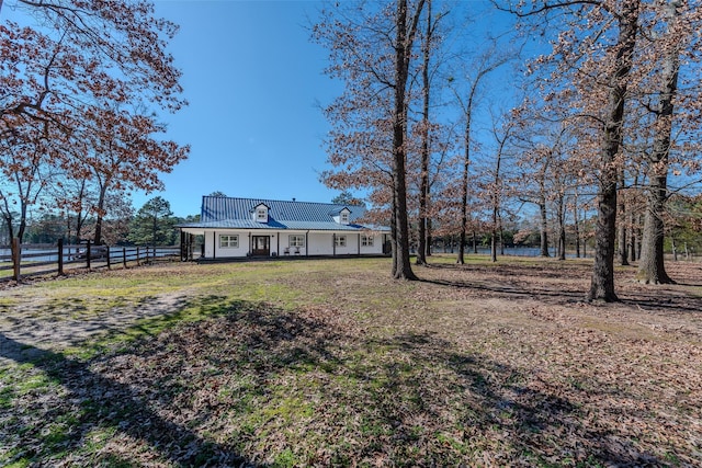 view of front of house featuring a front yard