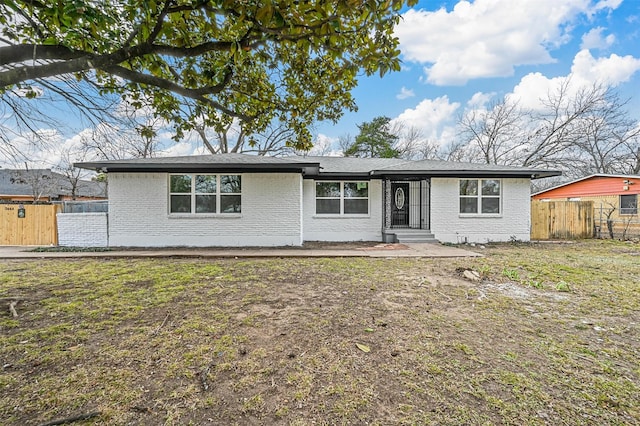 ranch-style home featuring a front yard