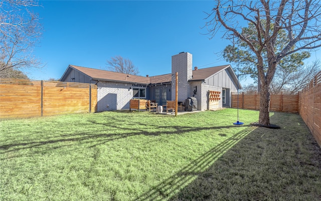 back of house featuring a yard