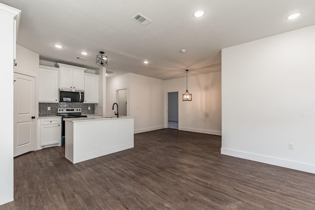 kitchen featuring a kitchen island with sink, dark hardwood / wood-style flooring, stainless steel appliances, and white cabinets