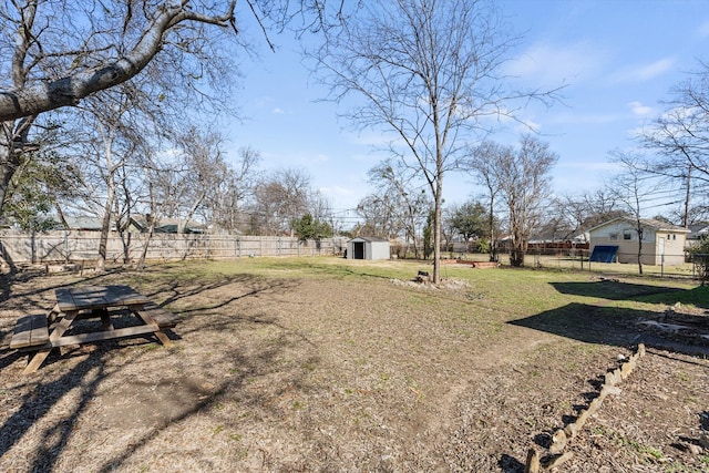 view of yard featuring a storage unit