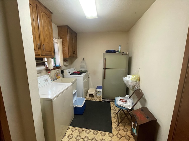 laundry room with cabinets and washing machine and dryer