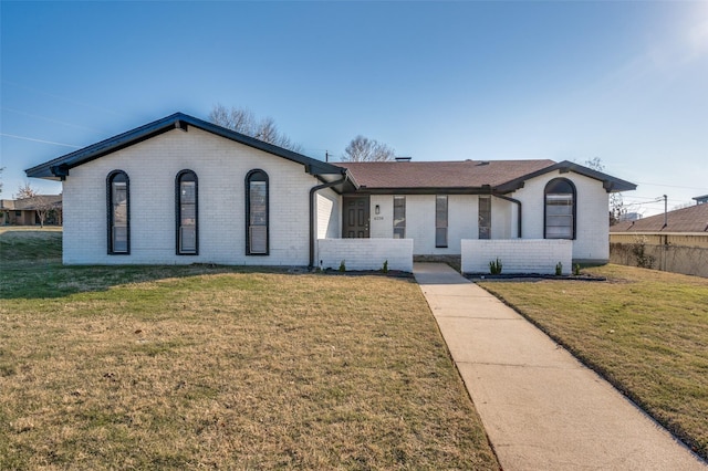 single story home with a front yard