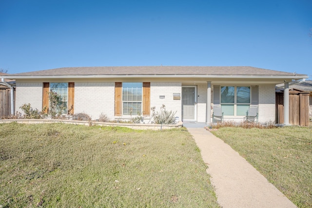 ranch-style home featuring a front yard