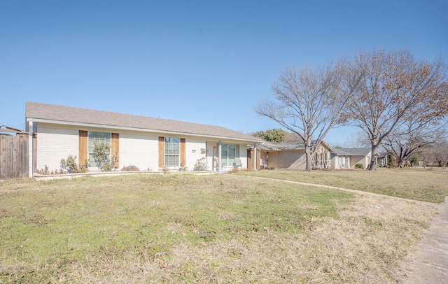 ranch-style house featuring a front yard