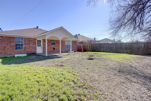 back of house featuring a yard