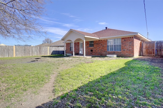 ranch-style house featuring a front lawn