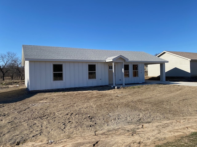 view of front of property