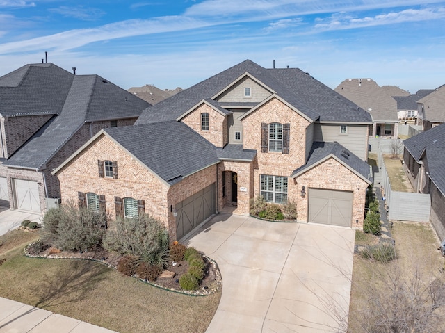 view of front of property featuring a front yard