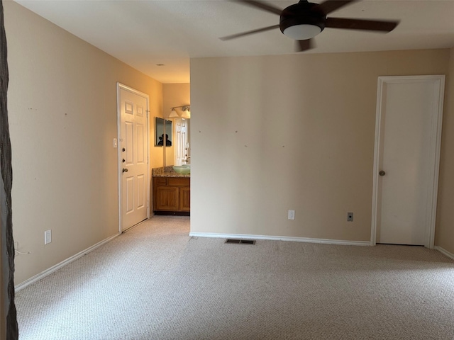 unfurnished room featuring ceiling fan and light colored carpet