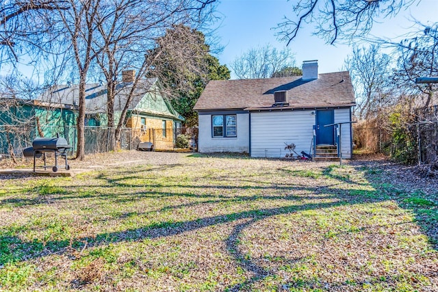 back of house featuring a lawn