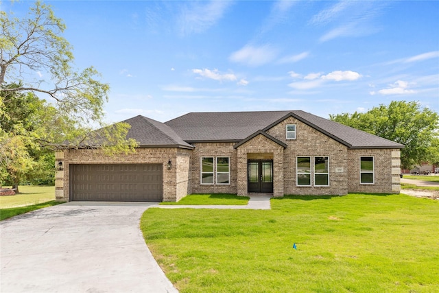 view of front facade featuring a front yard and a garage