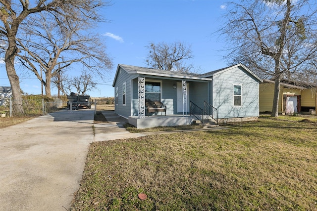 view of front facade featuring covered porch and a front yard