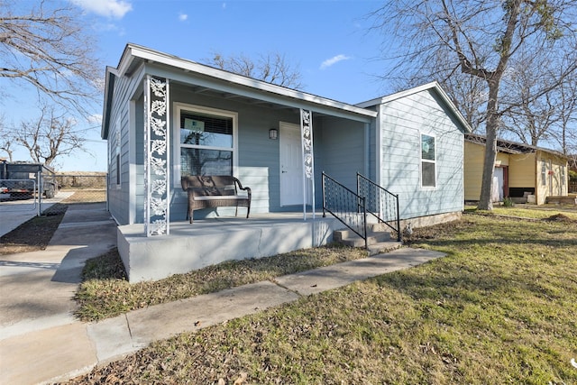 view of front of home featuring a porch and a front yard