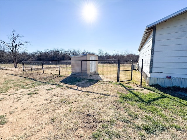 view of yard with an outbuilding and a rural view