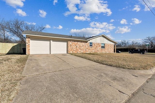 view of front facade featuring a garage and a front lawn