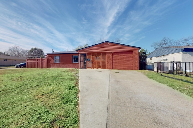 view of front of home featuring a garage and a front yard