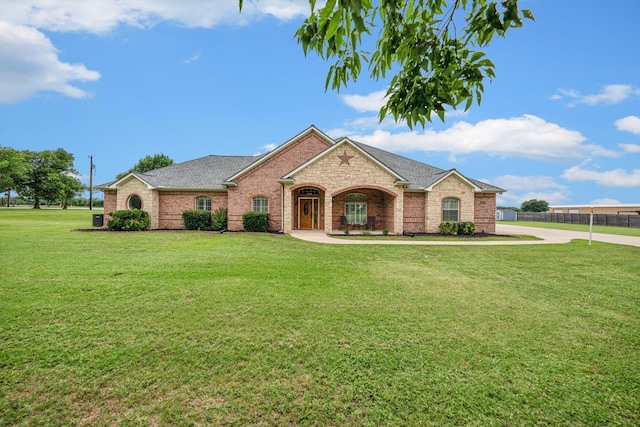 single story home with a front yard