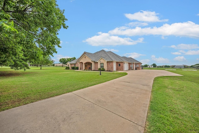 single story home featuring a front lawn