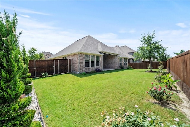 view of side of property featuring a yard