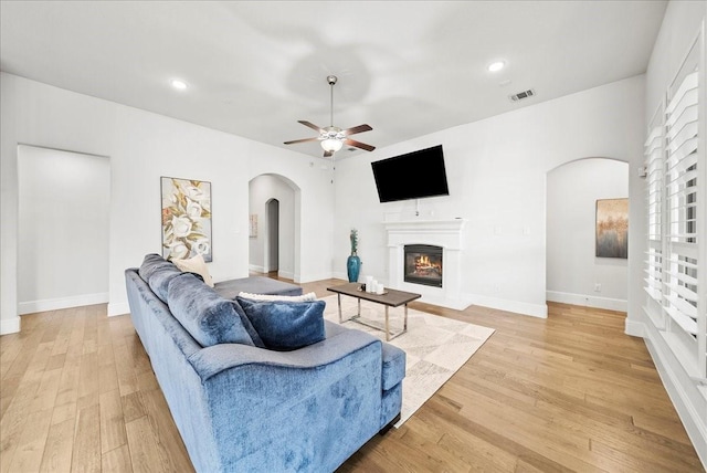 living room featuring light hardwood / wood-style floors and ceiling fan