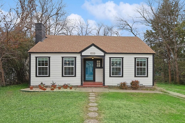 view of front of property with a front lawn