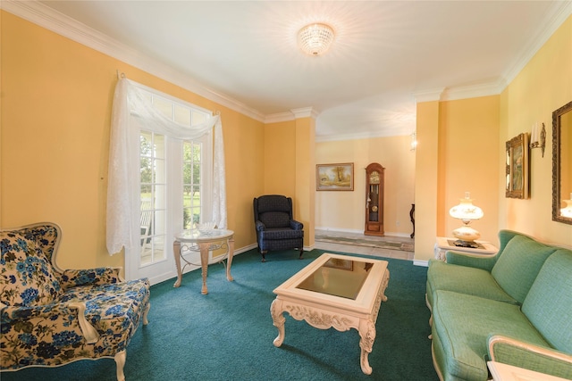 living area featuring crown molding, carpet, and baseboards
