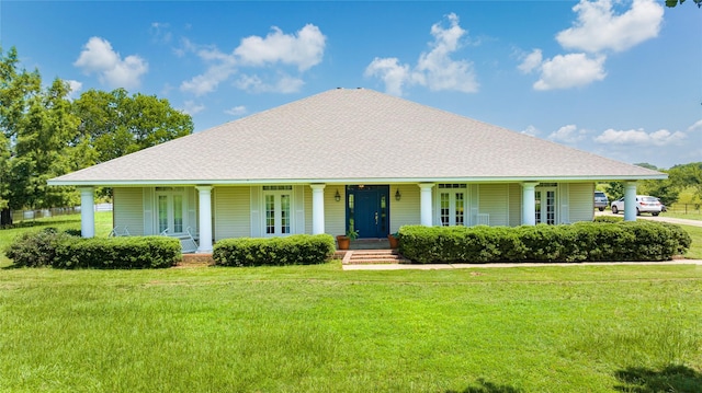 farmhouse inspired home featuring a porch and a front yard