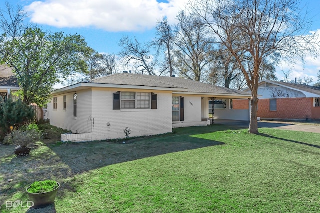 ranch-style home featuring a carport and a front lawn