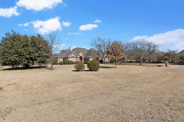 view of front facade with a front yard