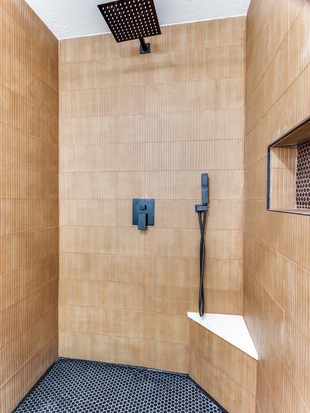 bathroom featuring tiled shower