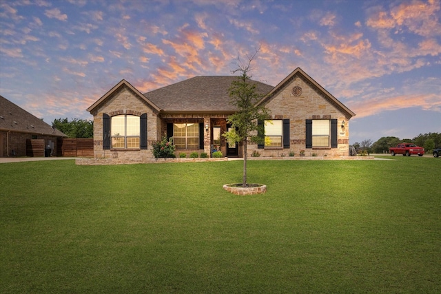 view of front of home featuring a lawn