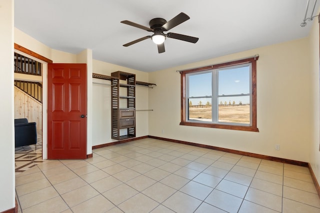 unfurnished room featuring light tile patterned floors and ceiling fan