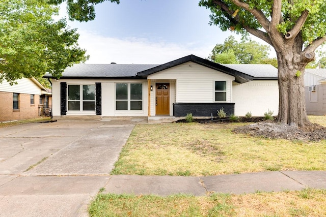 ranch-style house with a front yard