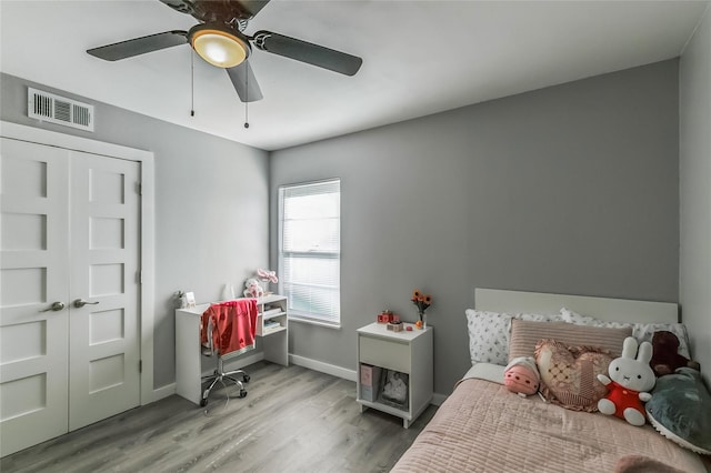 bedroom with ceiling fan, a closet, and light wood-type flooring