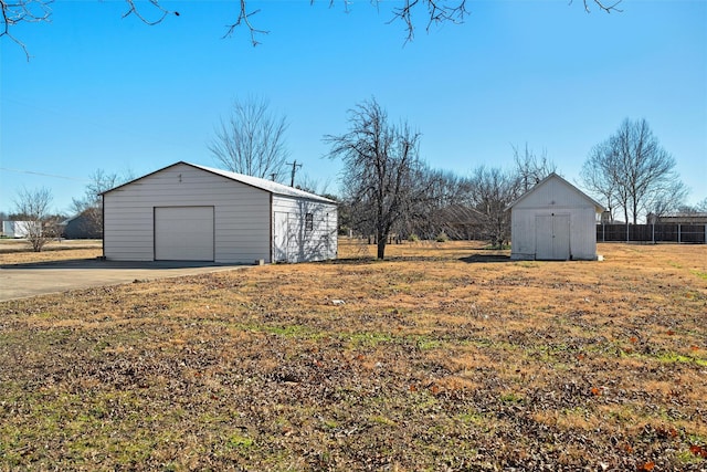 view of yard featuring a shed and a garage