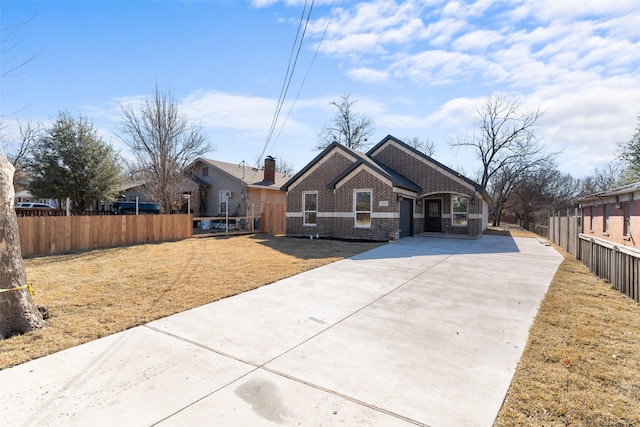 view of front of property with a front yard