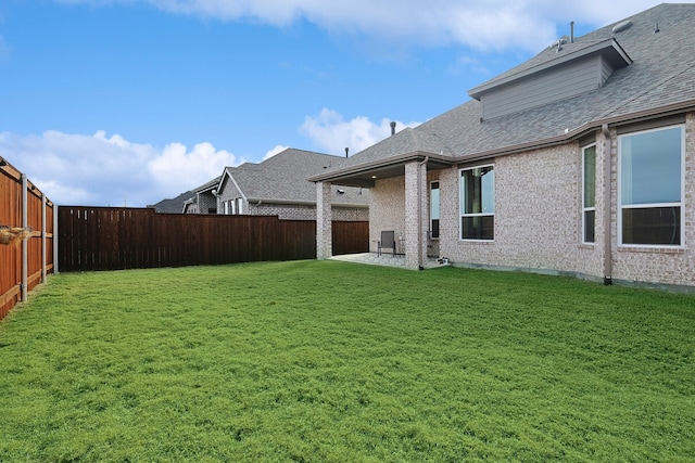 view of yard featuring a patio area