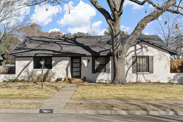 view of front of house featuring a front yard